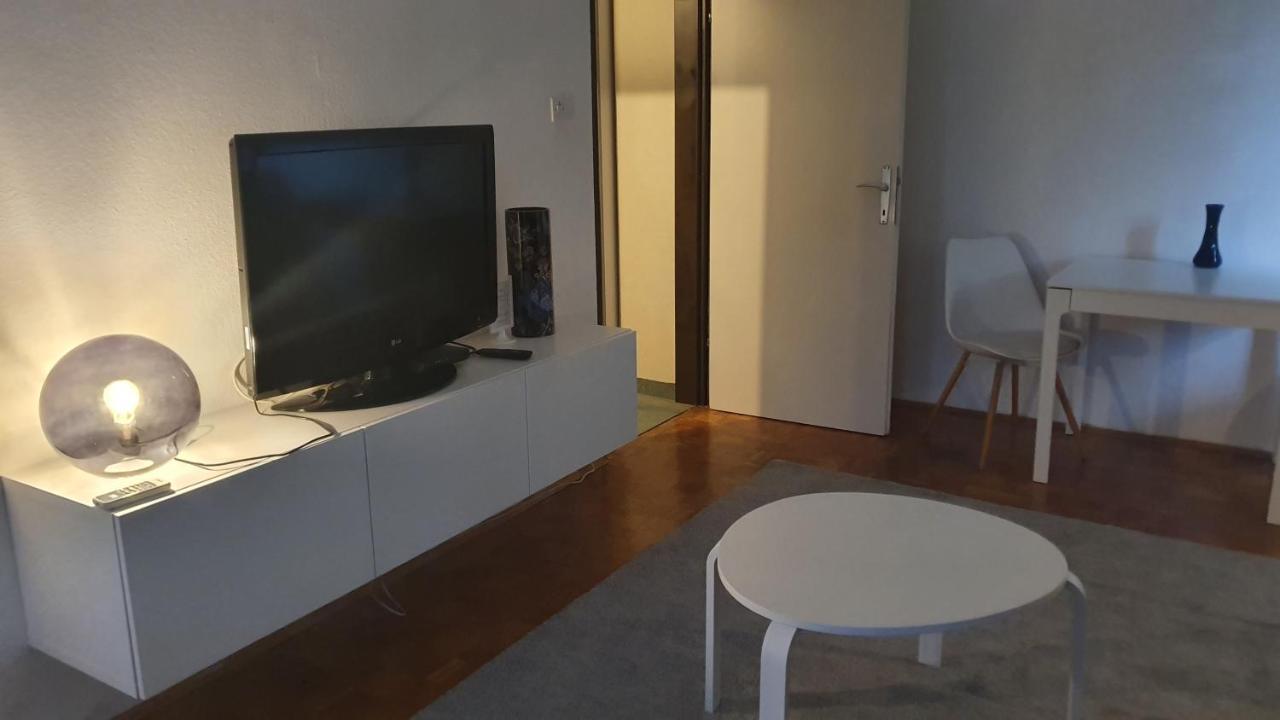 Apartment Sretni Dimnjacar Осиек Экстерьер фото